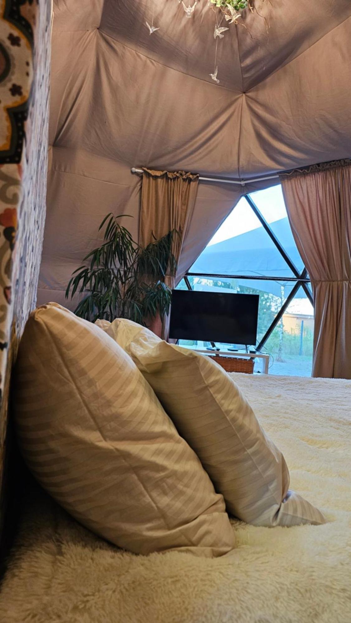 У Дачі Для Своїх Konuk evi Novyye Bezradichi Dış mekan fotoğraf