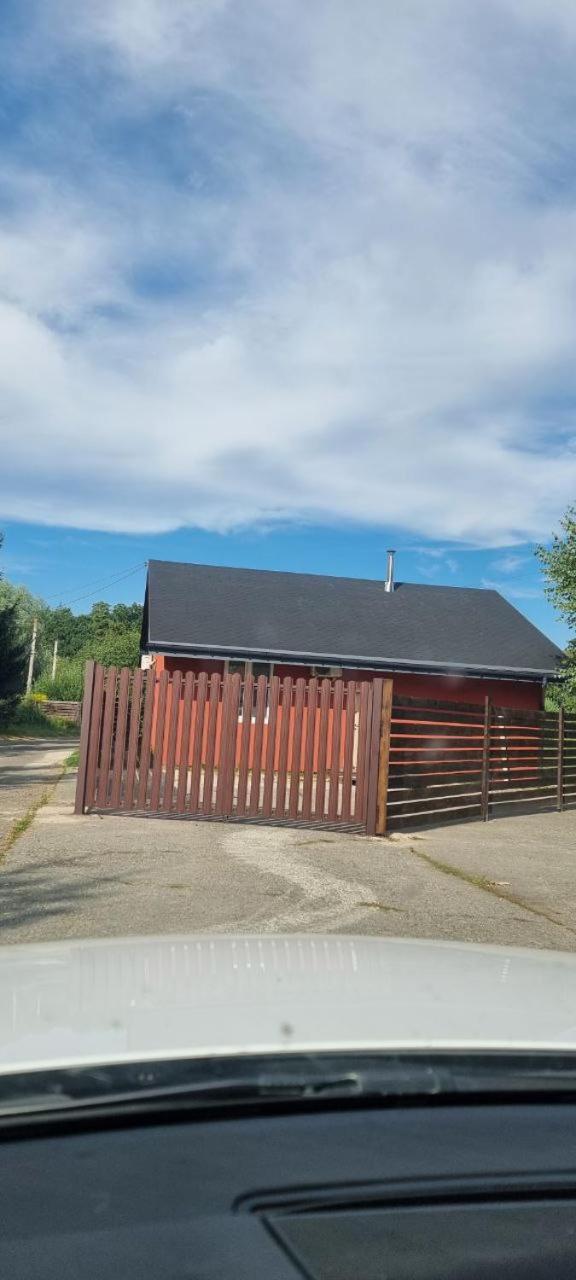У Дачі Для Своїх Konuk evi Novyye Bezradichi Dış mekan fotoğraf