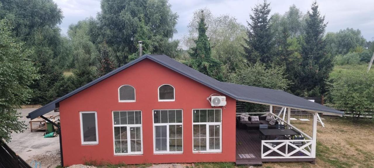 У Дачі Для Своїх Konuk evi Novyye Bezradichi Dış mekan fotoğraf