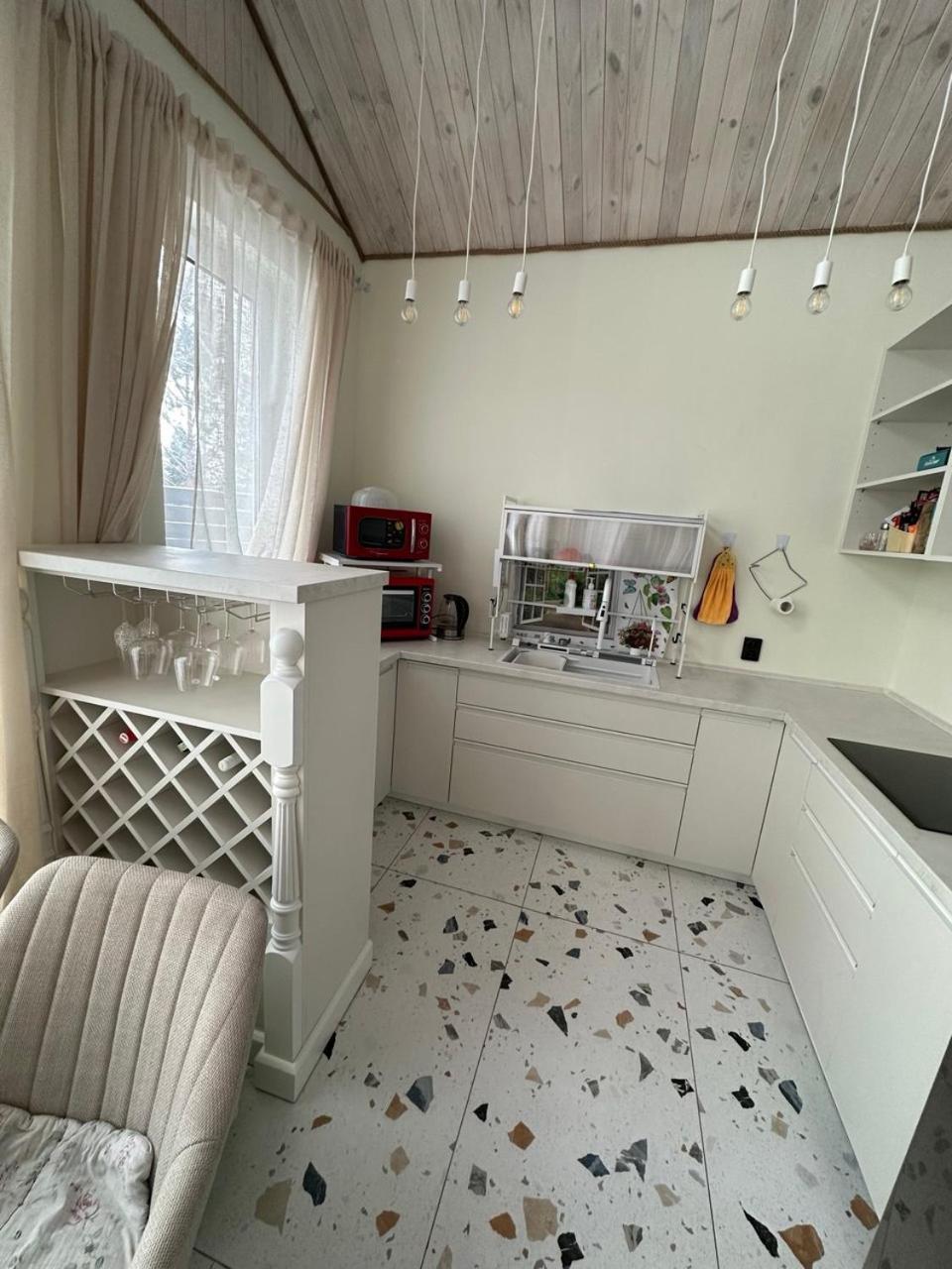 У Дачі Для Своїх Konuk evi Novyye Bezradichi Dış mekan fotoğraf