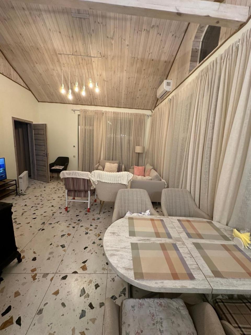 У Дачі Для Своїх Konuk evi Novyye Bezradichi Dış mekan fotoğraf